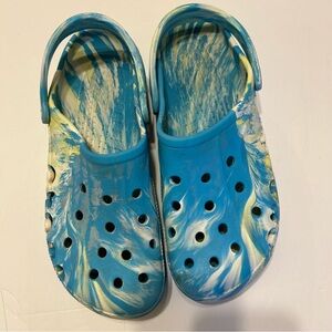 Crocs Blue and Yellow tide dye size 11 man’s Clogs